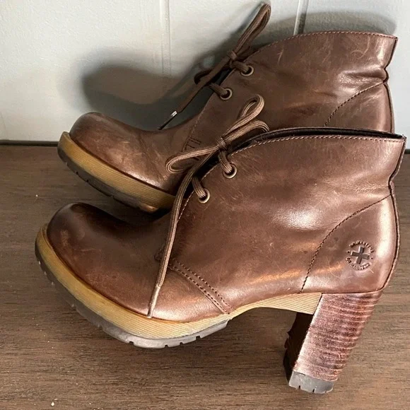 VTG Rare Dr. Doc Martens Viviana Leather Brown Booties heel 3" W7 steam punk - Picture 10 of 14
